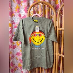 NWT MARKET X SMILEY Tee SZ M